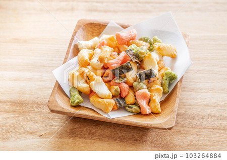 お茶菓子のおかき 103264884