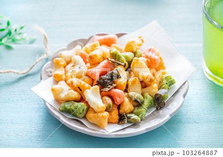 7種類のおかき 103264887