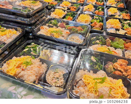 こども食堂・地域食堂で提供するお弁当 こども食堂・地域食堂で提供するお弁当 103266238