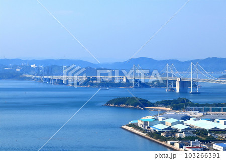 【香川県】晴天の青ノ山展望台から見た瀬戸大橋 103266391