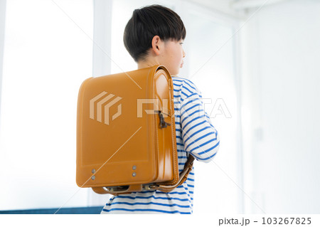 小学生の男の子 小学生の男の子 103267825