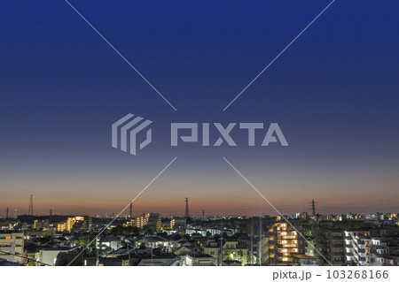 日の出 住宅地の朝 早朝 朝焼け 朝日 太陽 日の出 住宅地の朝 早朝 朝焼け 朝日 太陽 103268166