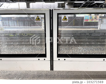 高槻駅のホームドア 高槻駅のホームドア 103271569