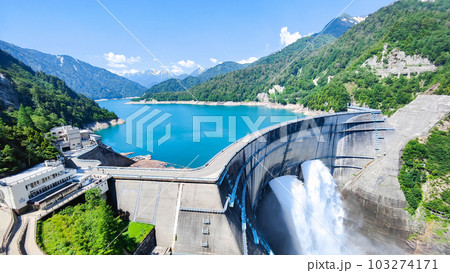 初夏の黒部ダム 103274171