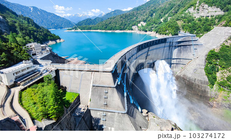 初夏の黒部ダム 103274172
