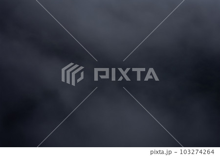 山の中　道路　車窓の景色　風景　 103274264