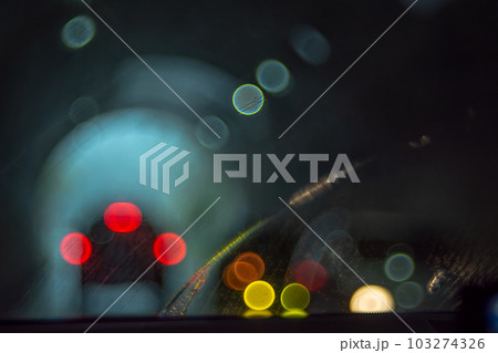 トンネル内の風景　車内からの景色 103274326