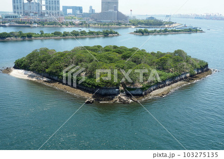 レンボーブリッジ遊歩道から見た第六台場跡【東京都港区】 103275135