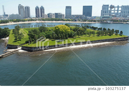 レンボーブリッジ遊歩道から見た第三台場跡【東京都港区】 103275137