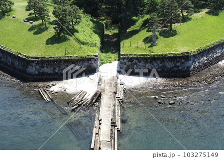 レンボーブリッジ遊歩道から見た第三台場跡【東京都港区】 103275149