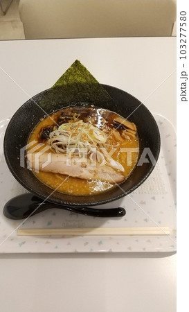 ニンニクたっぷりラーメン ニンニクたっぷりラーメン 103277580