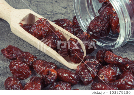Healthy cranberries containing vitamins and minerals 103279180