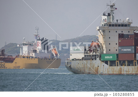 関門海峡、ノーフォーク広場で見る風景 関門海峡、ノーフォーク広場で見る風景 103280855