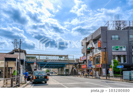 神奈川県川崎市の都市風景　尻手駅 103280880