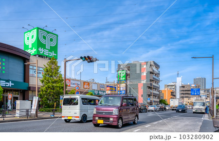 神奈川県川崎市の都市風景　尻手駅 103280902