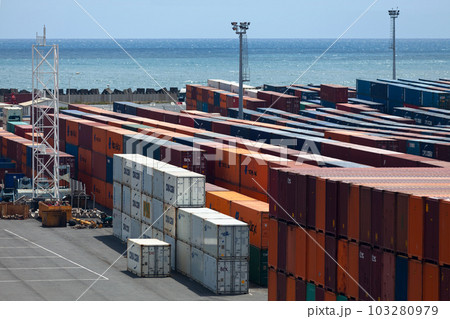 Containers in Port Reunion Est 103280979