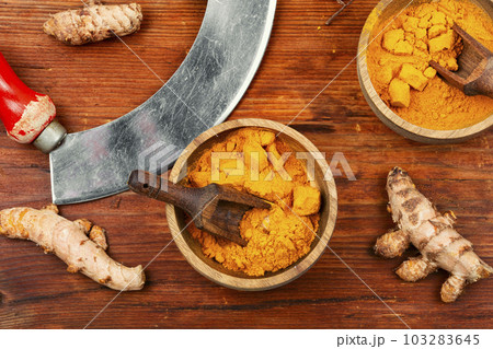 Turmeric powder and root. 103283645