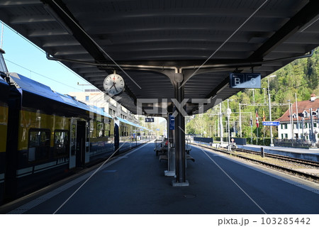 【スイス】 インターラーケン オスト駅 103285442