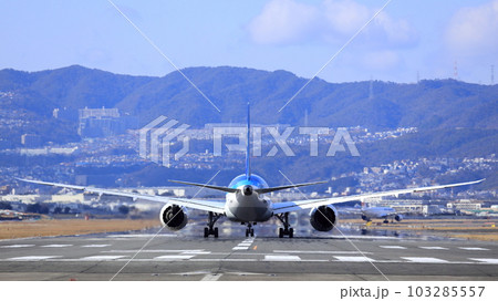 大阪伊丹空港離着陸 大阪伊丹空港離着陸 103285557