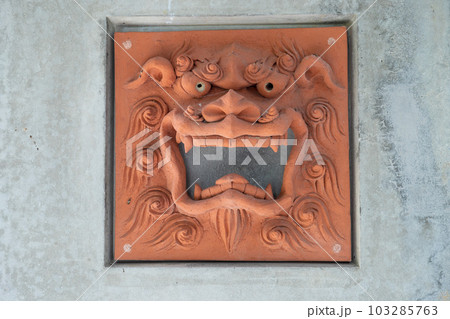 素焼きの面シーサー 103285763