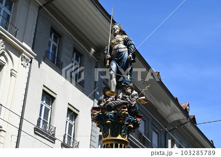 【スイス・ベルン旧市街】 正義の女神の泉 【スイス・ベルン旧市街】 正義の女神の泉 103285789
