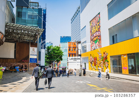 ソウル　明洞　※一部ソフトフォーカス 103286357