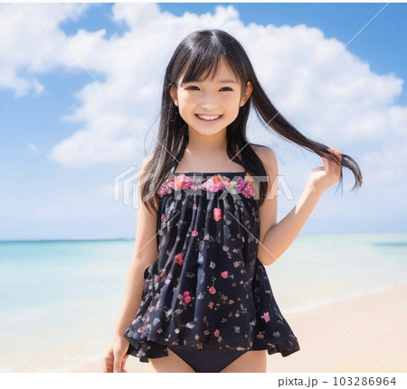 南国の浜辺で微笑む水着の少女 103286964