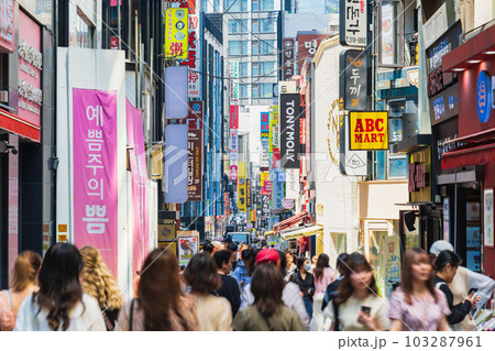ソウル　明洞　※一部ソフトフォーカス 103287961