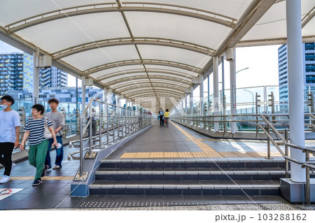 神奈川県川崎市の都市風景 新川崎駅 神奈川県川崎市の都市風景 新川崎駅 103288162