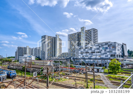 神奈川県川崎市の都市風景　新川崎駅 103288199