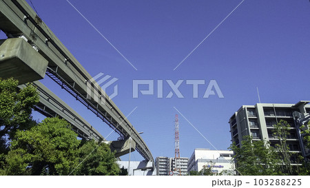 モノレールの線路がある風景 103288225