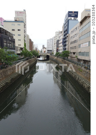 生まれ変わる都市風景 名古屋納屋橋界隈の水辺風景 生まれ変わる都市風景 名古屋納屋橋界隈の水辺風景 103288364