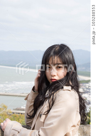 海辺の女性 海辺の女性 103288553