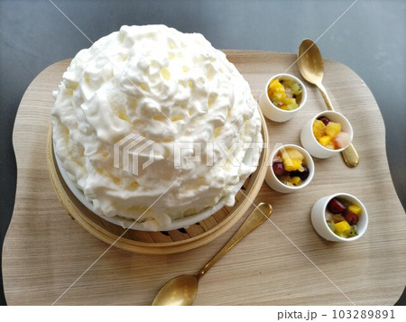 Eat a shaved ice 〜台湾かき氷を食べる Eat a shaved ice 〜台湾かき氷を食べる 103289891