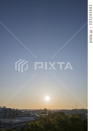 日の出 住宅地の朝 早朝 朝焼け 朝日 太陽 日の出 住宅地の朝 早朝 朝焼け 朝日 太陽 103291681