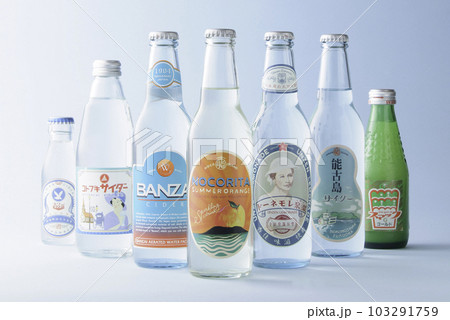 地サイダー/横に並べたガラス瓶 地サイダー/横に並べたガラス瓶 103291759