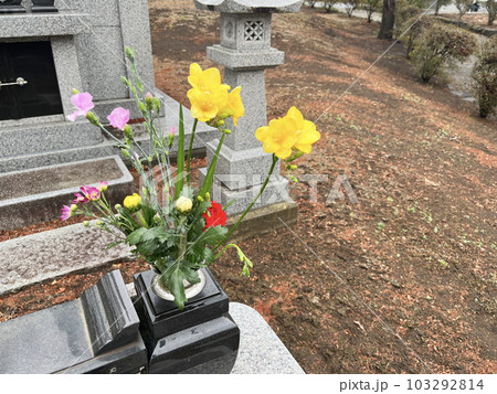 お墓参り お墓参り 103292814