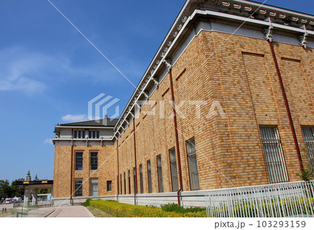 京都市京セラ美術館　京都市美術館　美術館　京都市　観光地 103293159