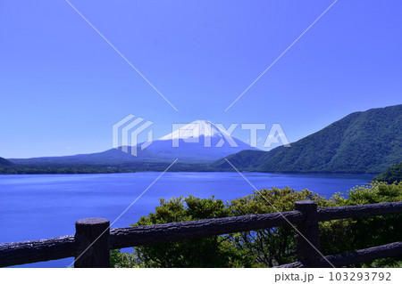 富士山　本栖湖 103293792