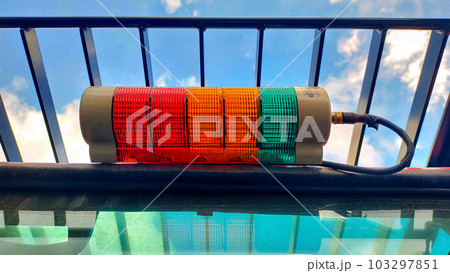 Load moment indicator lamp for safety working lamp, usually used by crane, tower crane and other heavy equipment. Load moment indicator lamp for safety working lamp, usually used by crane, tower crane and other heavy equipment. 103297851