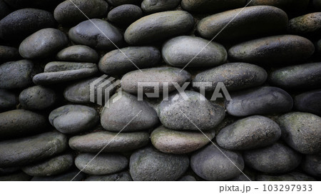 Photos of stones arranged on walls and plastered so that they look attractive as wallpaper and background. 103297933