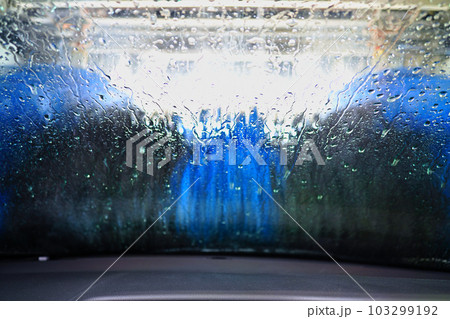 洗車中の車内（フロント） 103299192