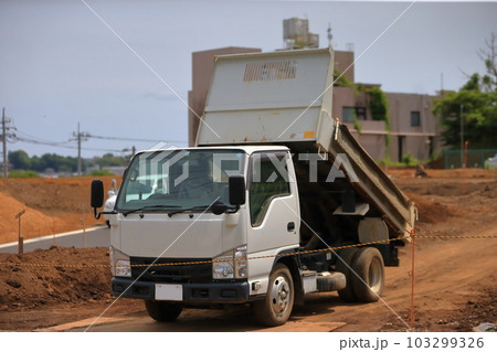 ダンプトラック 103299326
