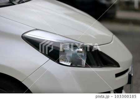 車のヘッドライト 103300185
