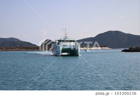 クィーンざまみ 高速船 離島航路 座間味港 座間味島 沖縄県 クィーンざまみ 高速船 離島航路 座間味港 座間味島 沖縄県 103300236