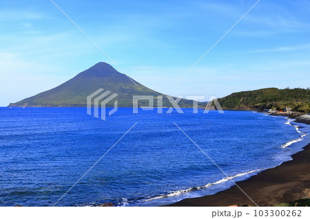 【鹿児島県】薩摩の長崎鼻から見た開聞岳(薩摩富士) 【鹿児島県】薩摩の長崎鼻から見た開聞岳(薩摩富士) 103300262