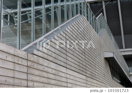 コンクリート打ち放しの外壁 103301723