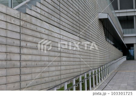 コンクリート打ち放しの外壁 103301725