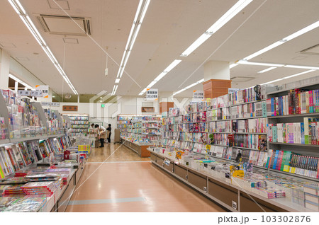 5月・新しい本を見に書店へ 103302876
