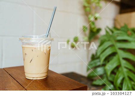 latte coffee in take away glass 103304127